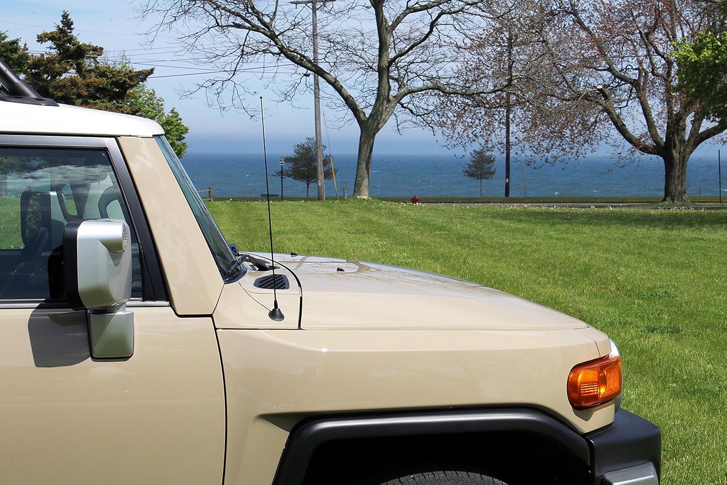 AntennaMastsRus AntennaMastsRus 21 Inch Black Antenna for Jeep Grand Cherokee 2005 to 2010 with Wind Noise Cancellation and Durable Construction - View 9 of 9