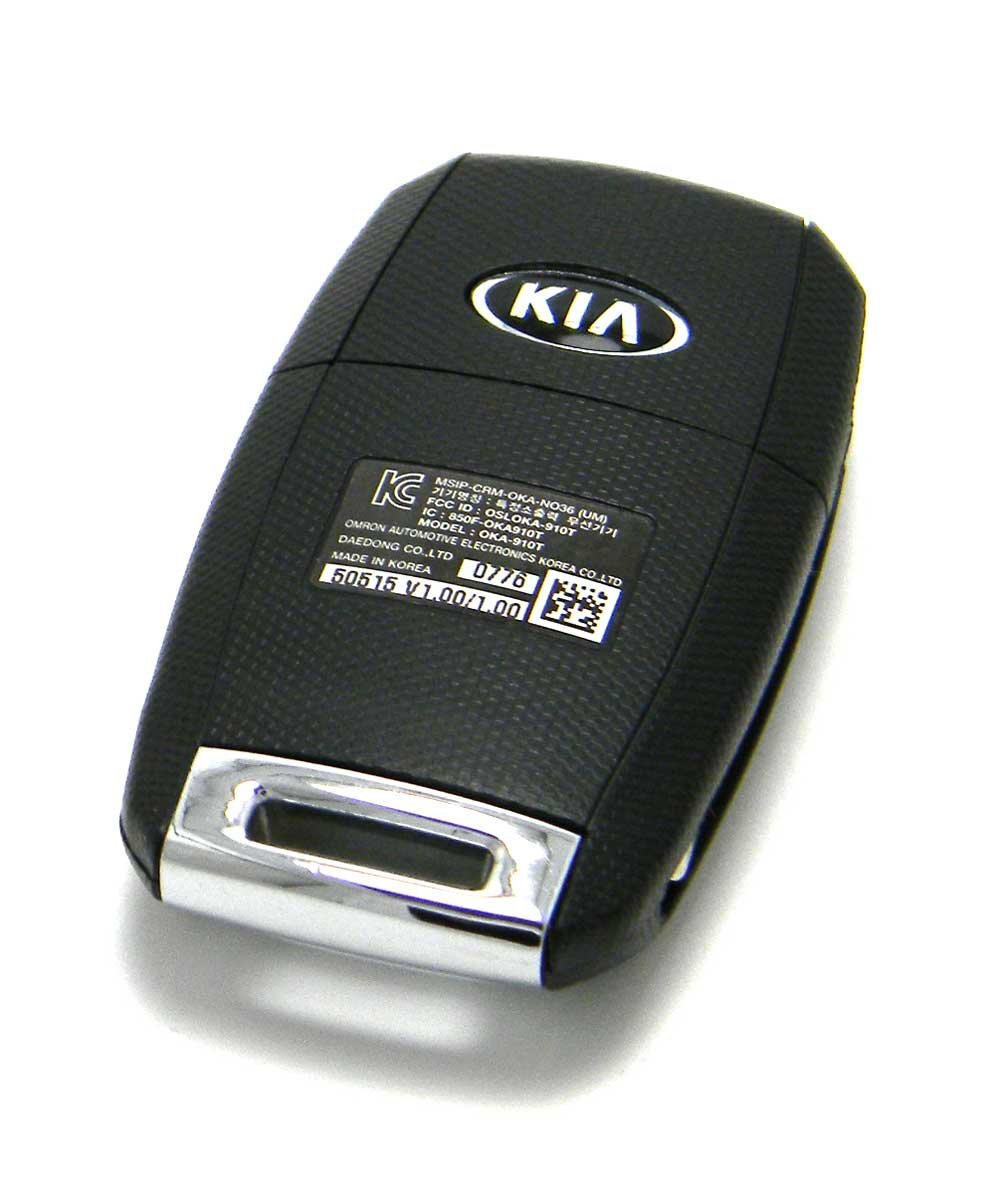 OEM Kia Sorento Keyless Entry Remote Fob Flip Key FCC ID OSLOKA910T - View 3 of 4