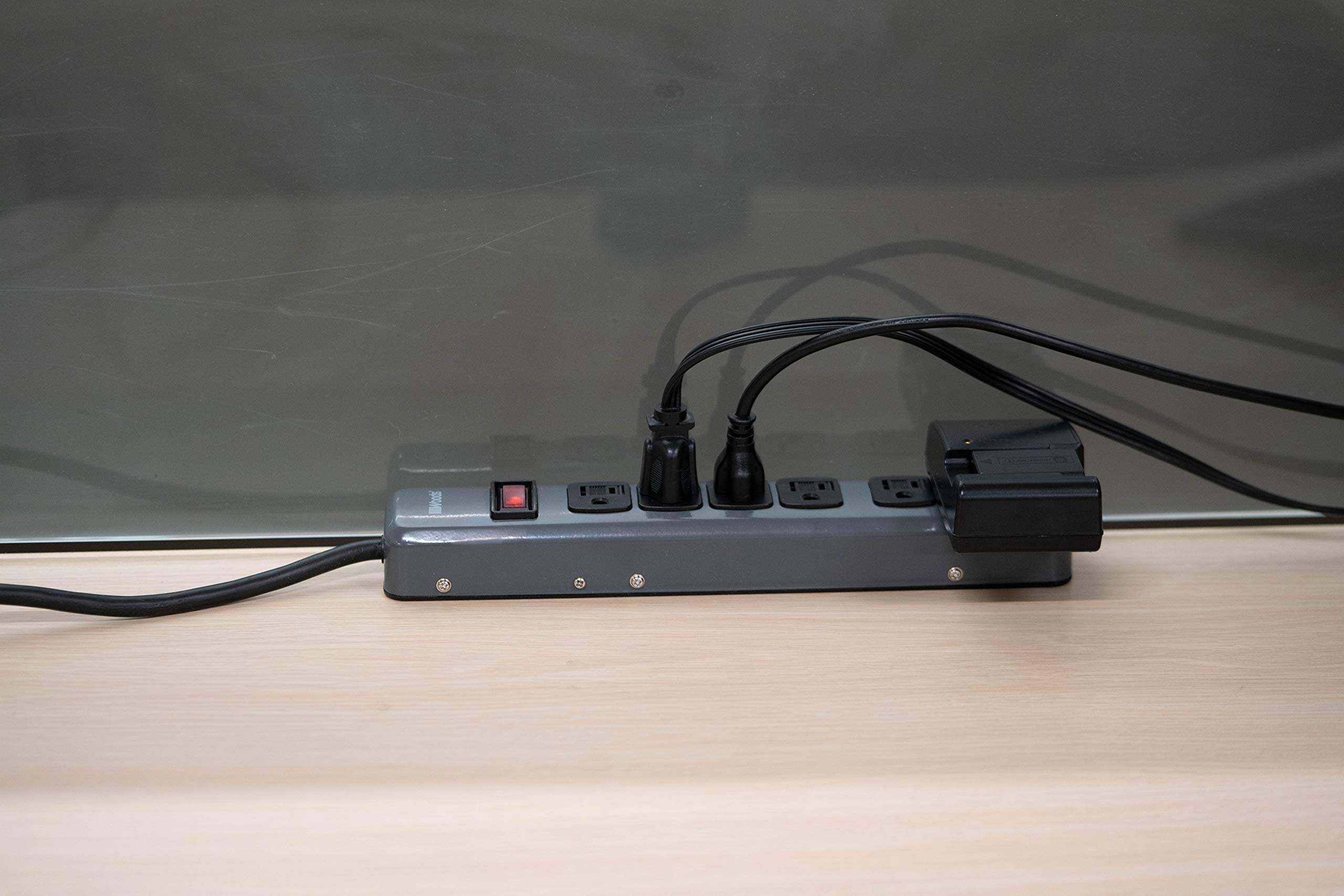 Woods 41386 Metal Power Strip with 6 Outlets and 5 Foot Cord for Safe Power Distribution and Circuit Protection - View 3 of 4