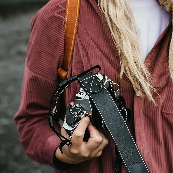 MegaGear Buy MegaGear SLR/DSLR Sierra Series Genuine Leather Camera Strap - Black for Comfort & Style - View 8 of 10
