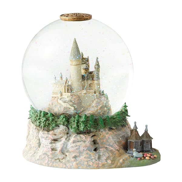 Enesco "Enesco Harry Potter Hogwarts Castle Water Globe 7.1" - Magical Collectible Decor"