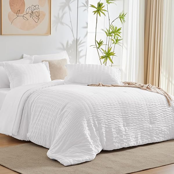 CozyLux CozyLux Queen Bed in a Bag: 7-Piece White Seersucker Comforter Set with Sheets for All Seasons