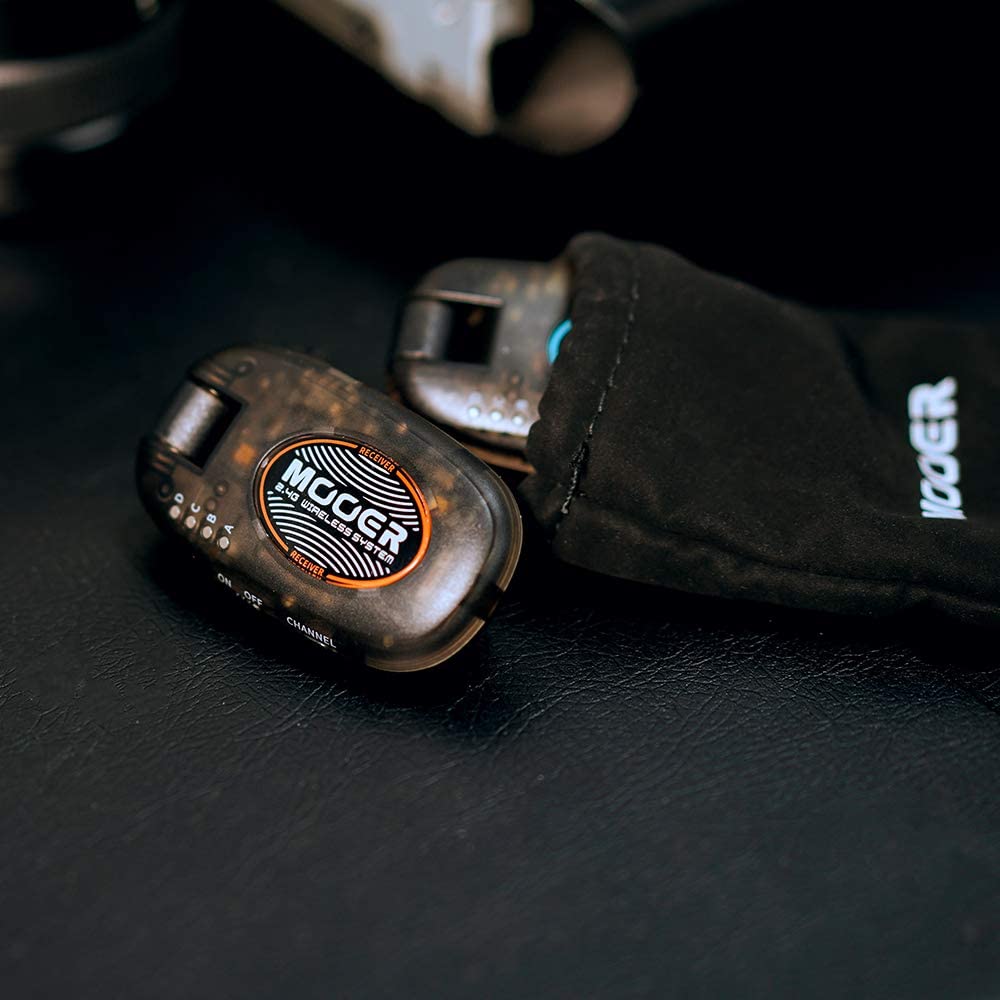 MOOER MOOER Air Plug AP10 2.4Ghz Chargeable Guitar Wireless System for Electric Guitar, Violin, Acoustic Instruments with Piezoelectric Pickups, Guitar - View 3 of 6