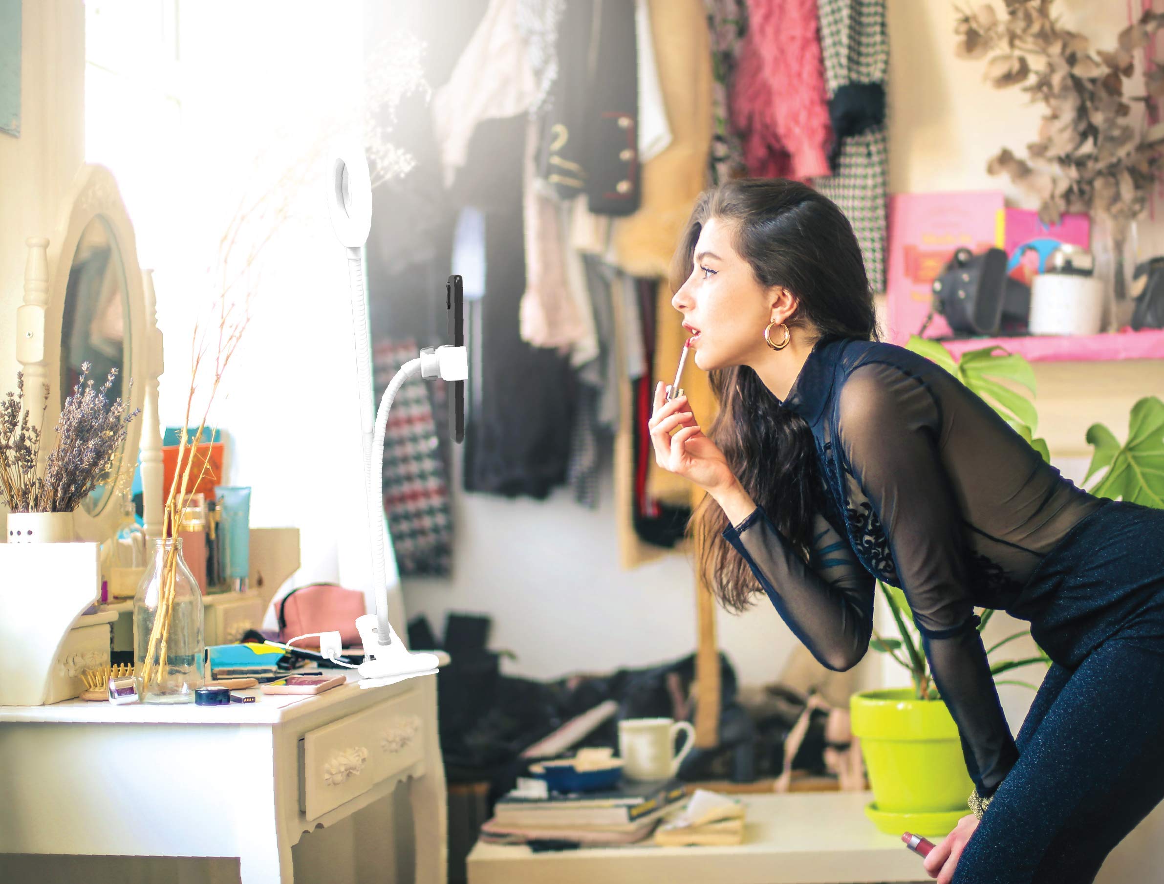 DigiPower DigiPower DP-VLR3 Live Streaming Light Kit for Professional Quality Video and Photography - View 4 of 5