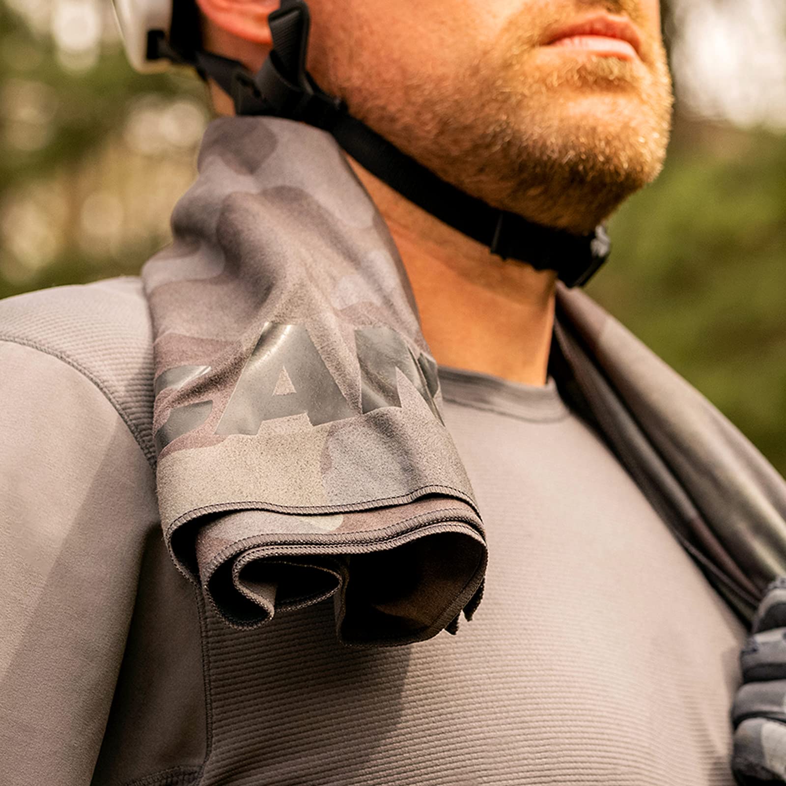 Case-Mate Pelican Outdoor - Multi-Use Towel with Carry Case - Ultra Absorbent Microfiber - Shadow Camo - View 5 of 6