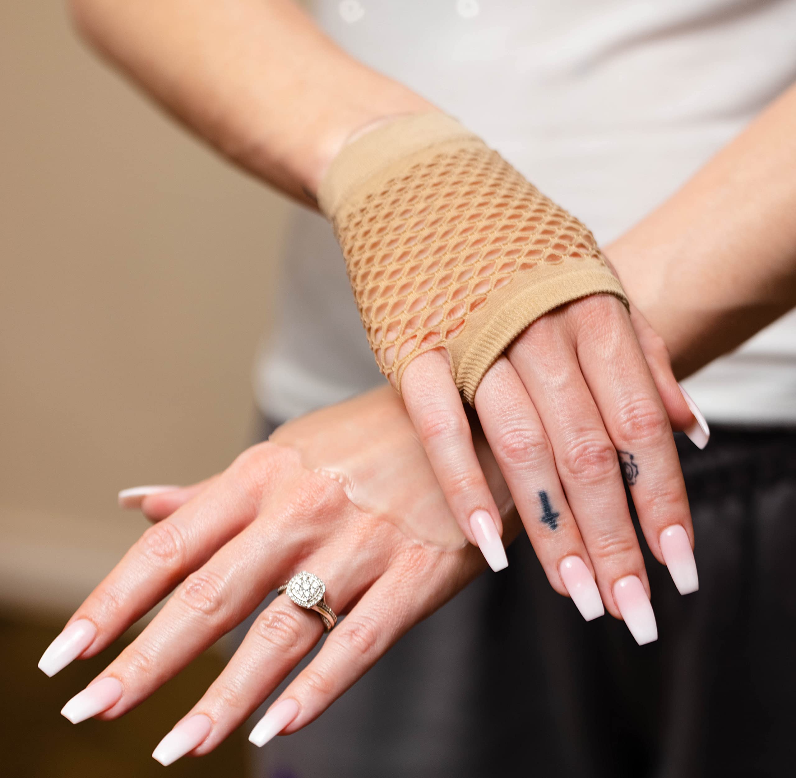 Klara Faire Wrinkle Patches for Dry Hands 4 Pairs Silicone with Gloves for Effective Hand Care and Perfect for Chest Face and Neck Wrinkle Treatment - View 7 of 7