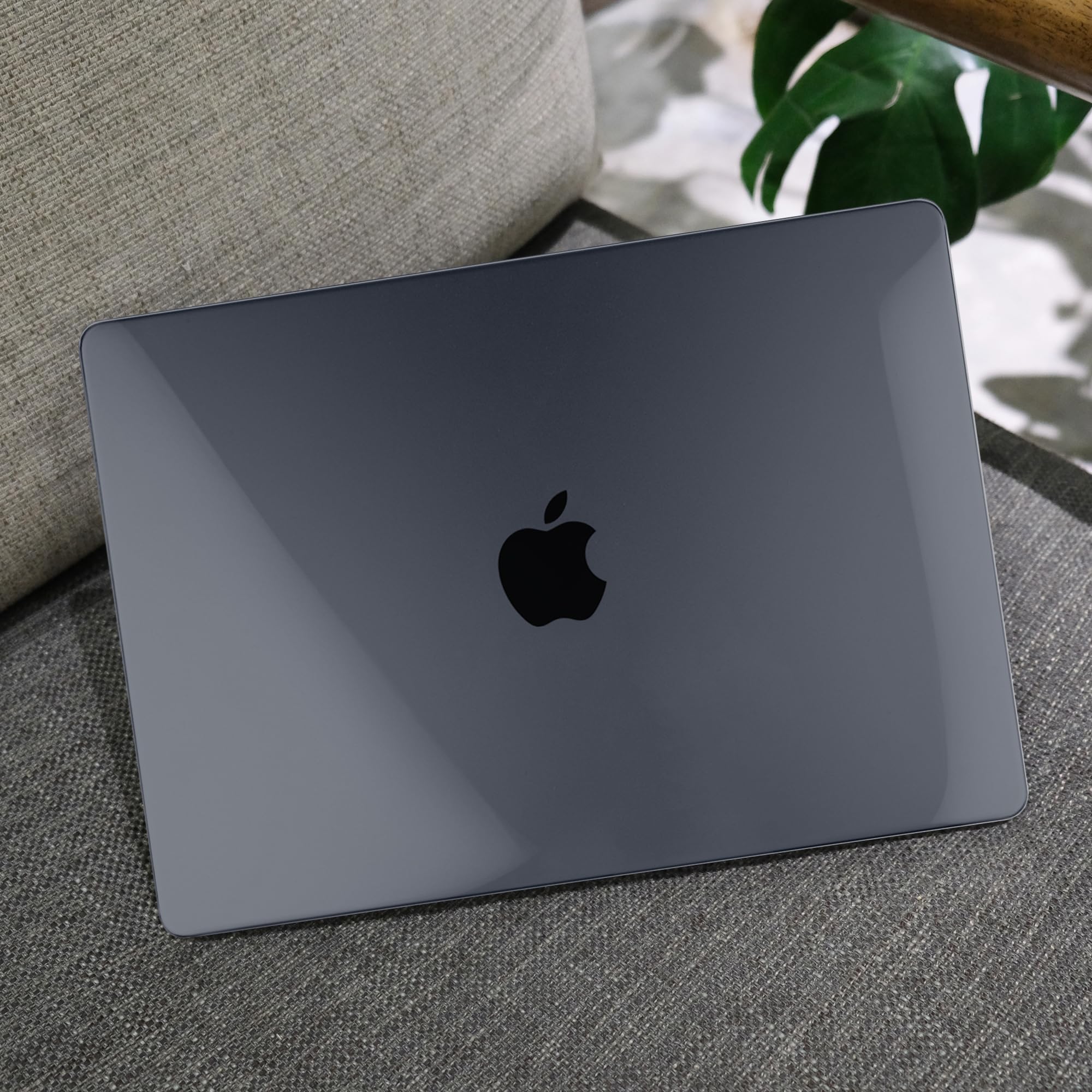 MEEgoodo MEEgoodo MacBook Pro 16 inch Case 2024 2023 2021 Hard Shell with Keyboard and Webcam Cover Crystal Black Fit Model A3403 A3186 A2991 A2780 A2485 - View 6 of 8