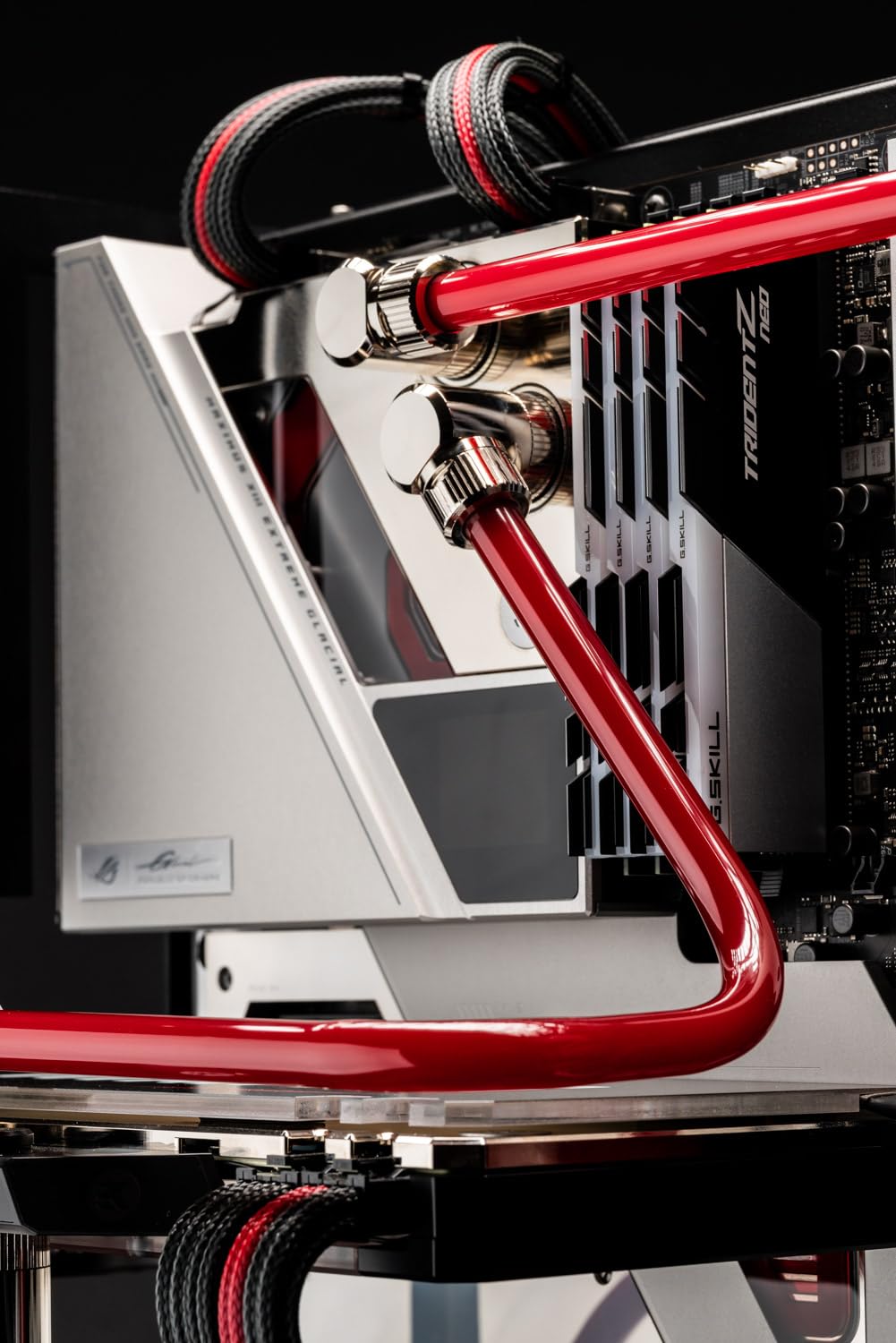 EKWB EK-Loop Acrylic Hard Tube 12mm OD 500mm Clear 4-Pack for Efficient Liquid Cooling Solutions - View 3 of 4