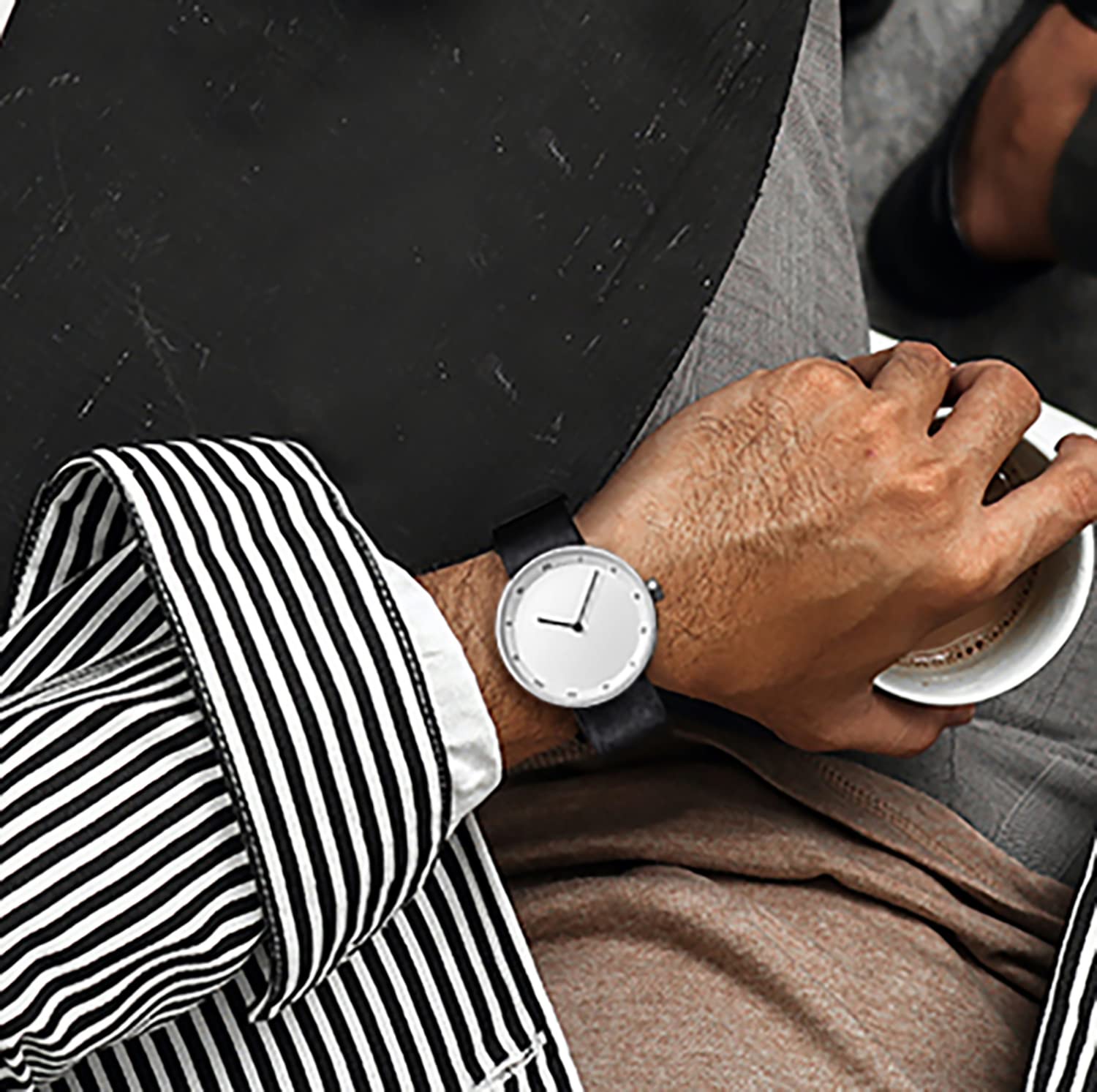 ADSBIAOYE Men's and Women's Universal Watch Fashion Minimalist Style Large dial Quartz Belt Roman Numerals Waterproof Watch (Black White) - View 2 of 7