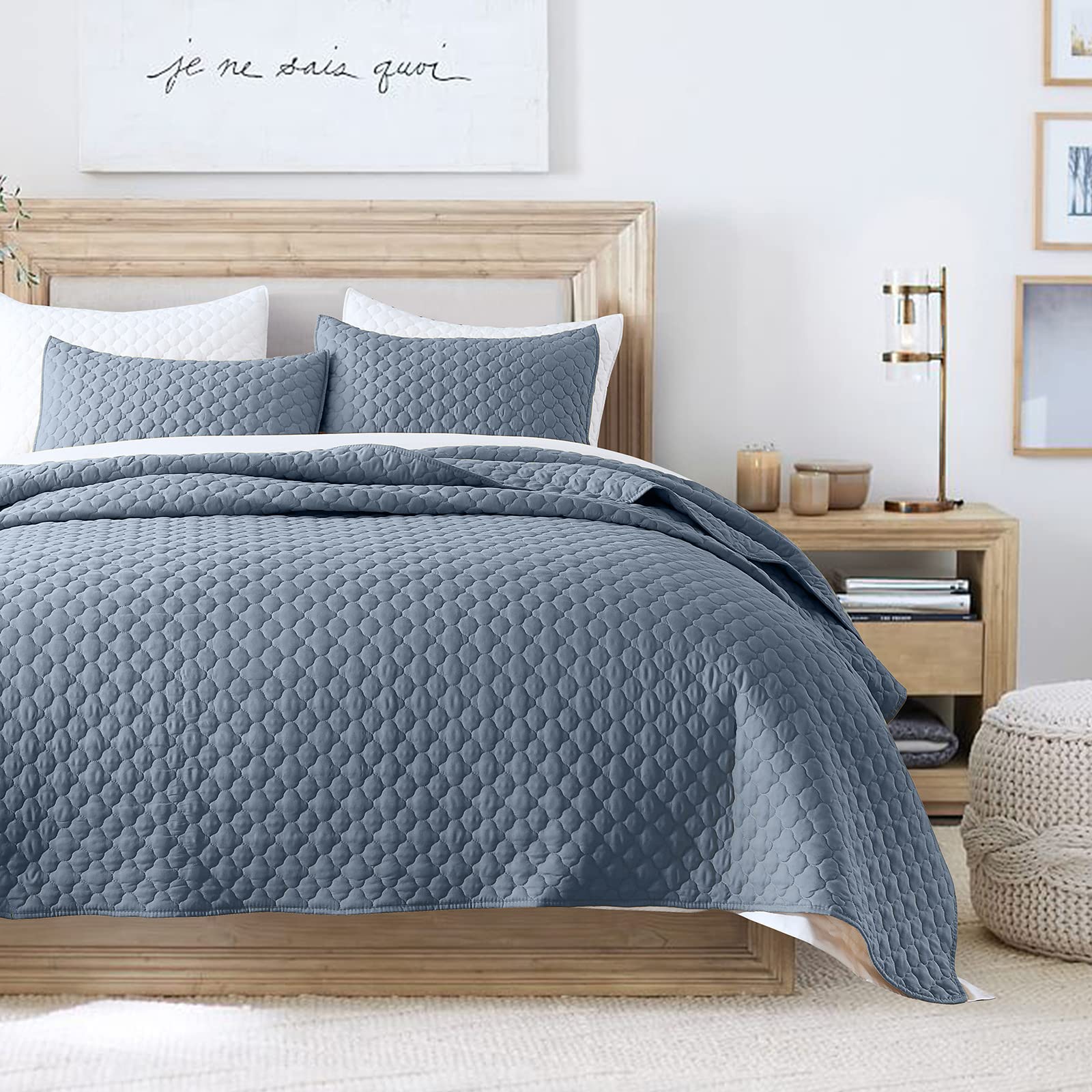HORIMOTE HOME HORIMOTE HOME Queen Size Dusty Blue Quilt Lightweight Ultra-Soft Microfiber Modern Quilted Clouds Pattern Bedspread Set with Pillow Shams