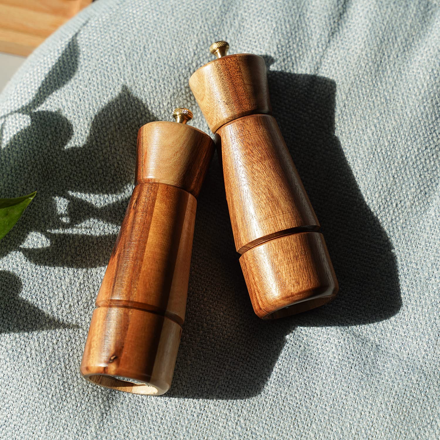 DeroTeno DeroTeno Adjustable Salt and Pepper Grinder Set with Tray Stainless Steel and Acacia Wood 16.5 cm Height Perfect for Kitchen Use - View 8 of 9