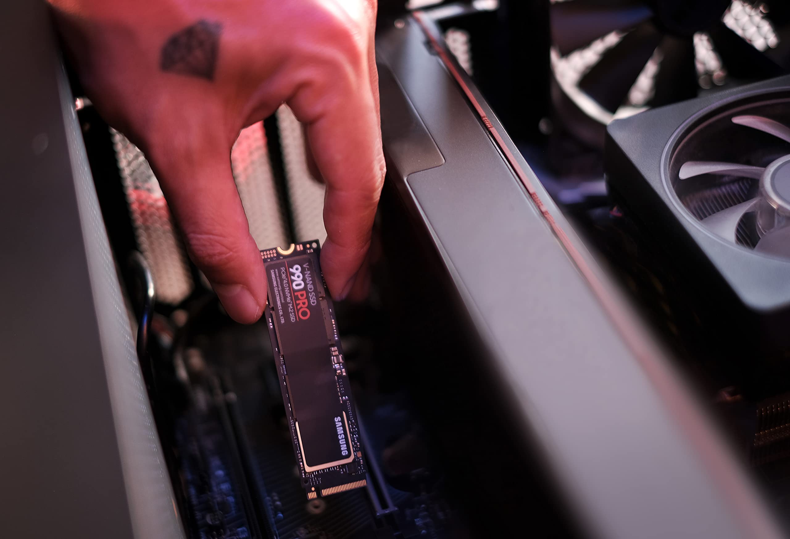 Samsung SAMSUNG 990 PRO 4TB SSD PCIe 4.0 M.2 2280 High Speed Solid State Drive for Gaming and Workstations - View 4 of 6