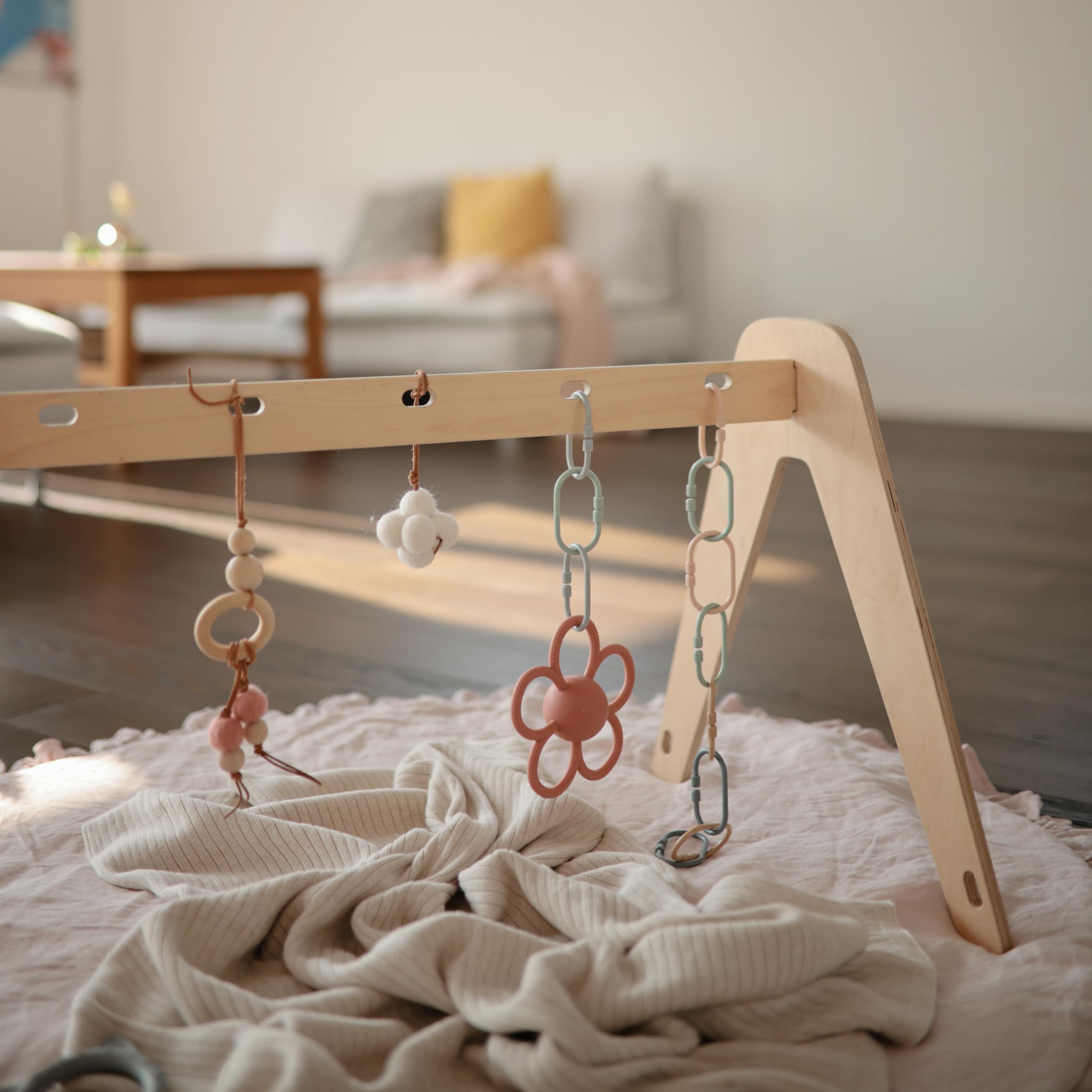 mushie Mushie Baby Chain Link Rings Toy 12 Count Multiuse Car Seat Stroller Connecting Toy in Shifting Sand Blush Cambridge Blue - View 7 of 9